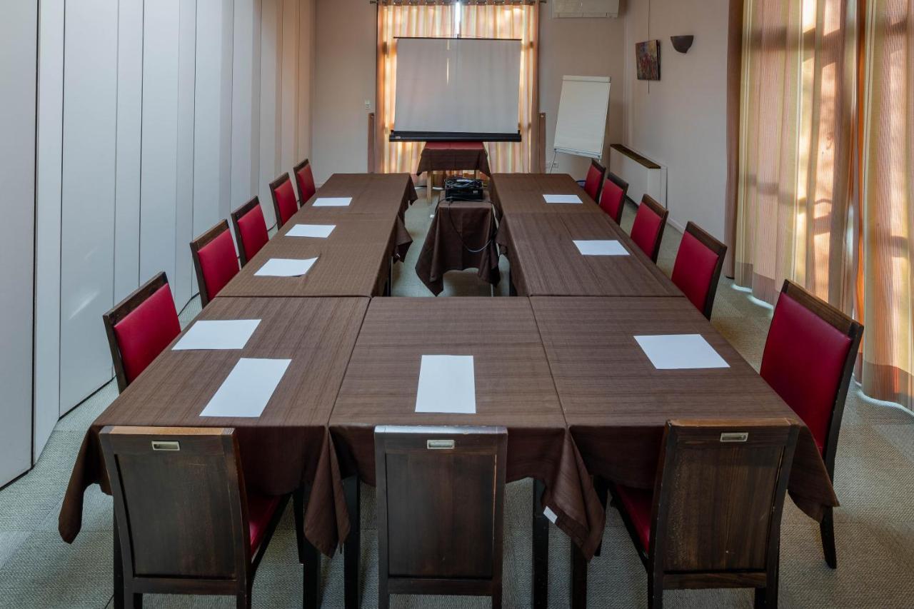 Logis Hotel Noemys Brive - Restaurant Le Teinchurier Buitenkant foto