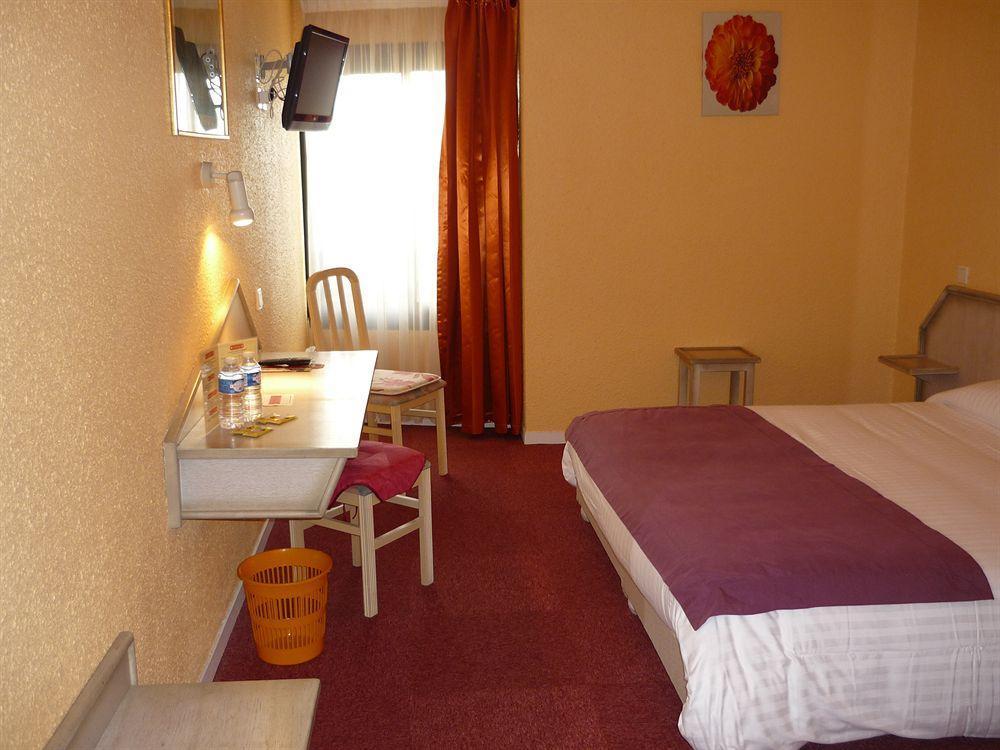 Logis Hotel Noemys Brive - Restaurant Le Teinchurier Buitenkant foto